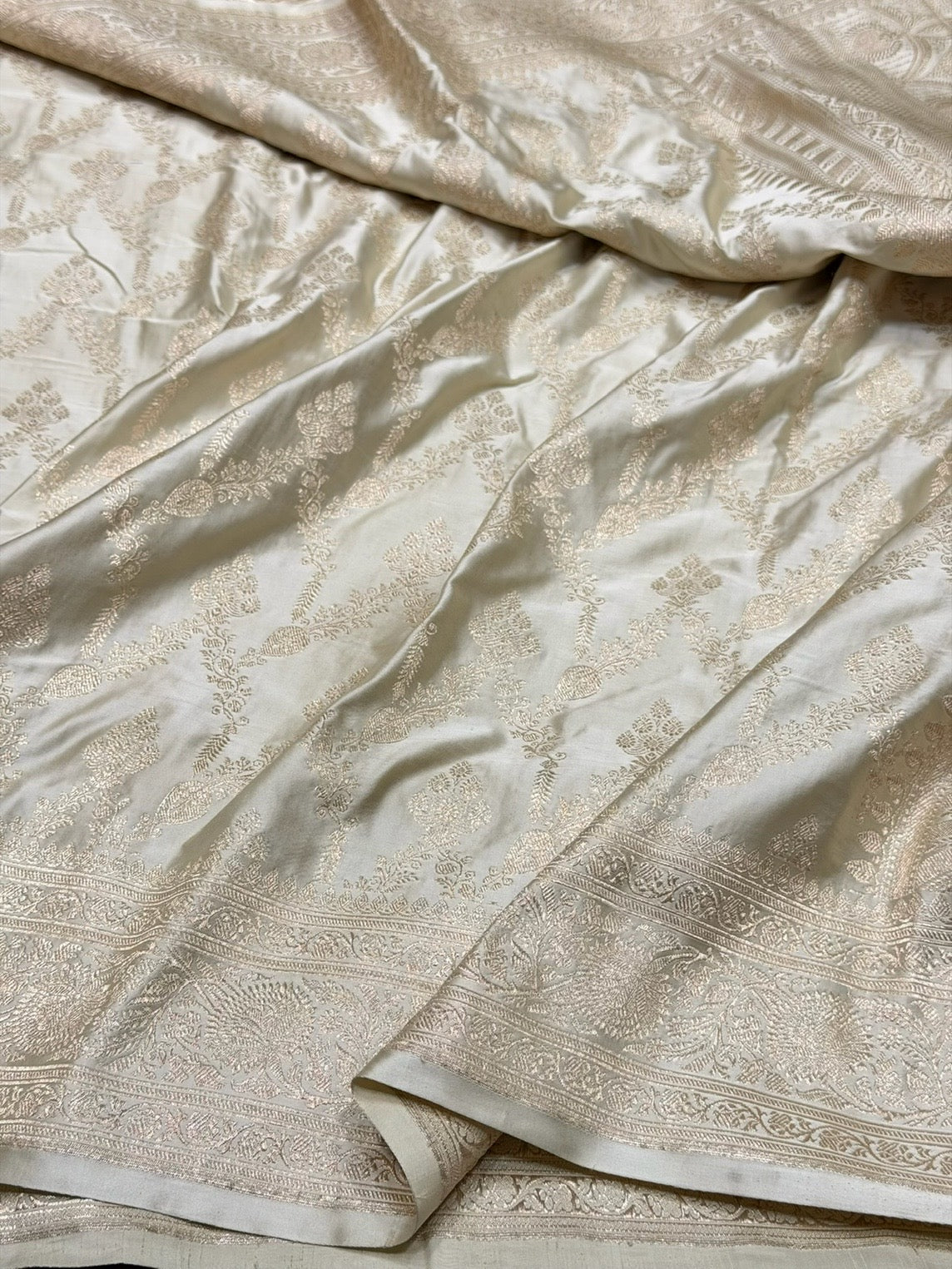 Cream Handwoven Vintage Pure Banarasi Satin Silk Saree