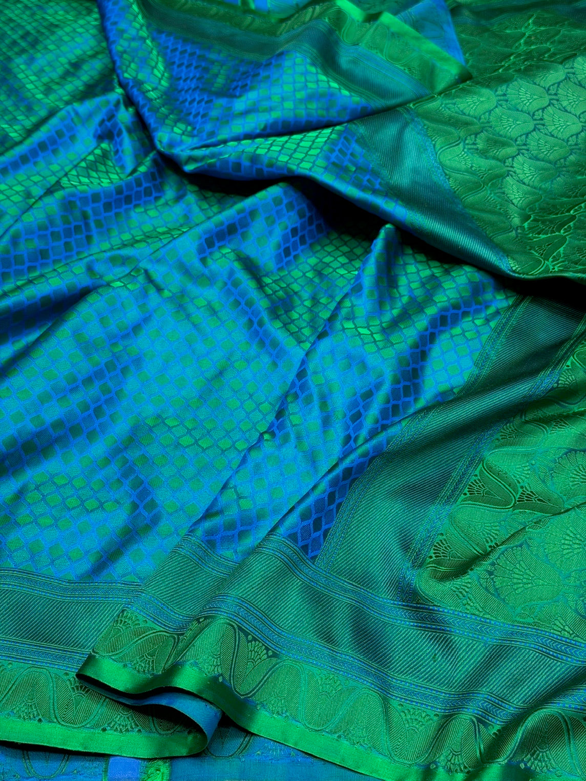 Peacock Green Handwoven Pure Banarasi Satin Tanchoi Silk Saree – Kadwa Weave | Authentic Banaras Handloom