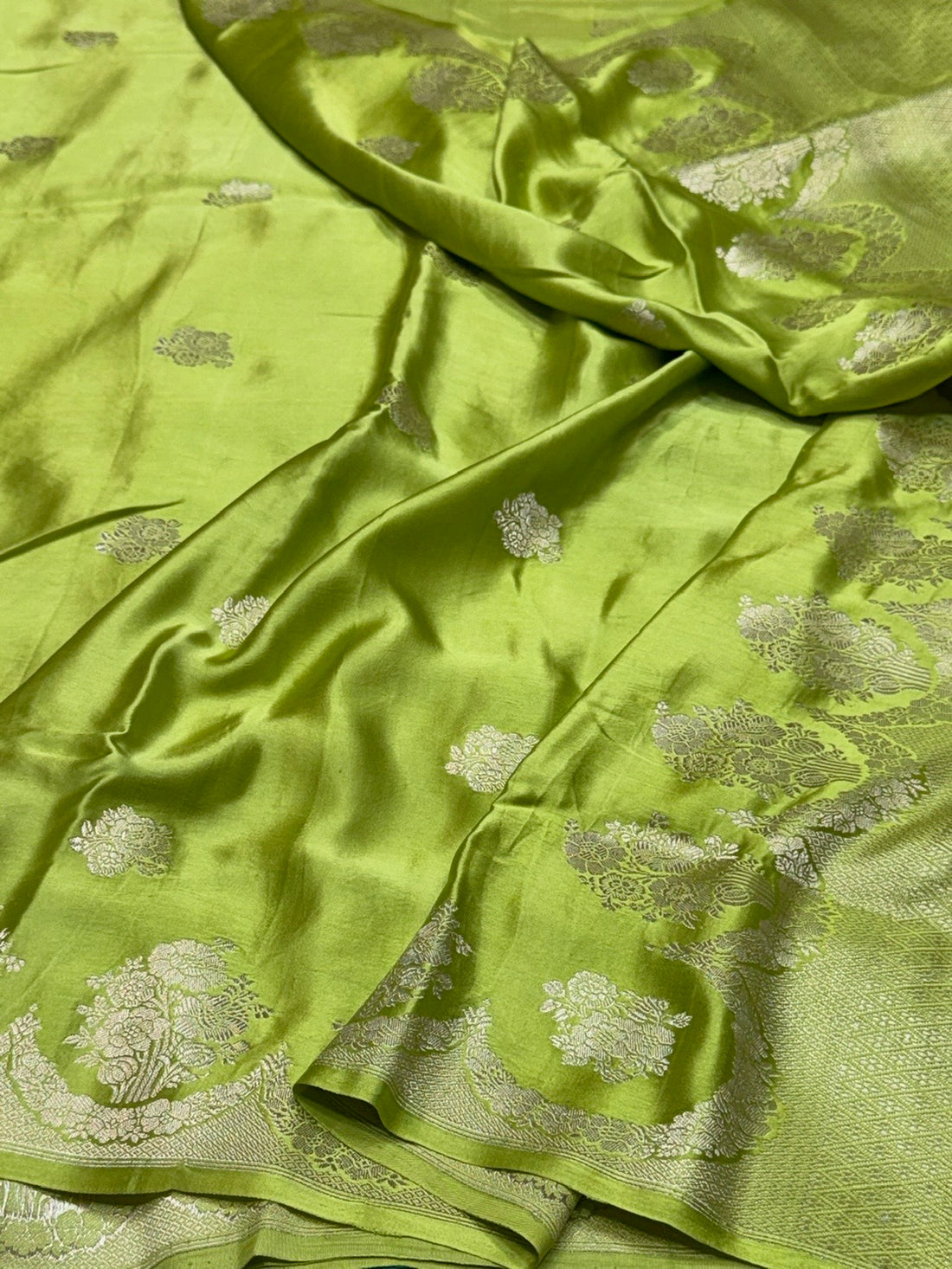 Parrot Green Handwoven Pure Mashru Banarasi Satin Silk Saree