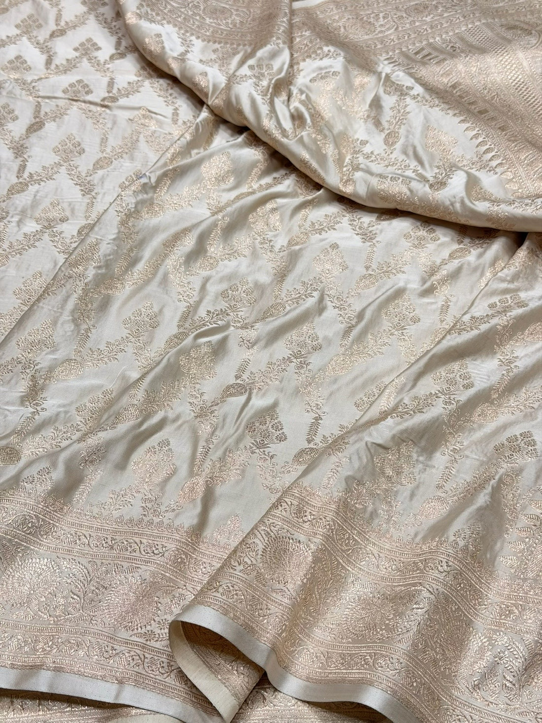 Cream Handwoven Vintage Pure Banarasi Satin Silk Saree