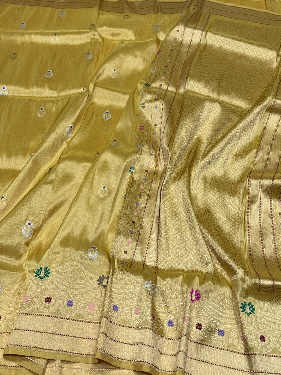 Yellow Handwoven Pure Banarasi Tissue Silk Saree – Kadwa Weave in 100% Pure Tissue Silk