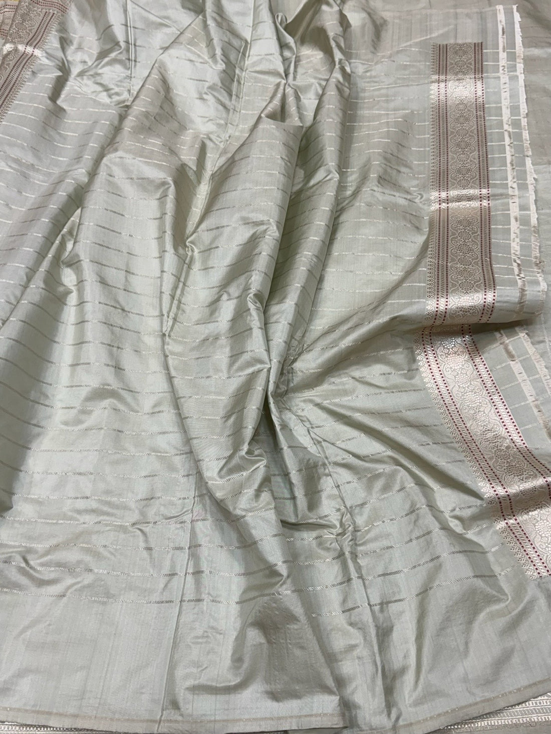 Ivory Cream Handwoven Pure Banarasi Silk Saree – Luxury Kadwa Handloom Wedding &amp; Festive Saree