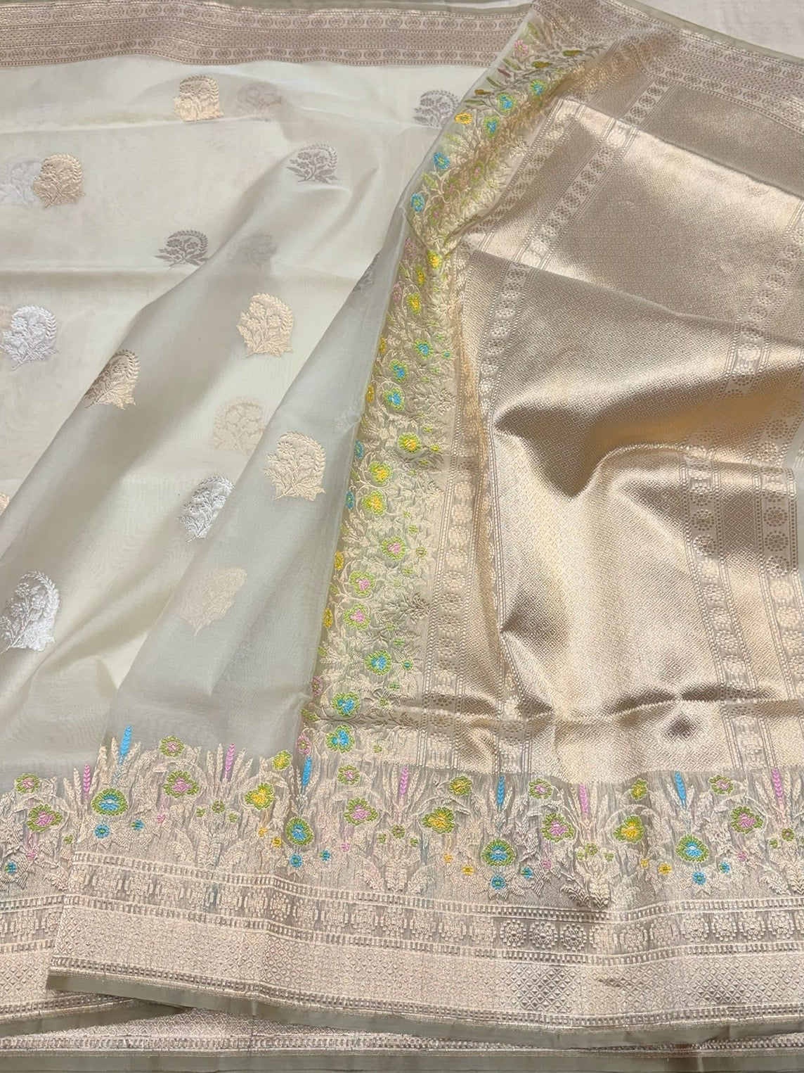 Ivory Handwoven Pure Banarasi Organza Silk Saree – Kadwa Weave in Kora Mulberry Silk