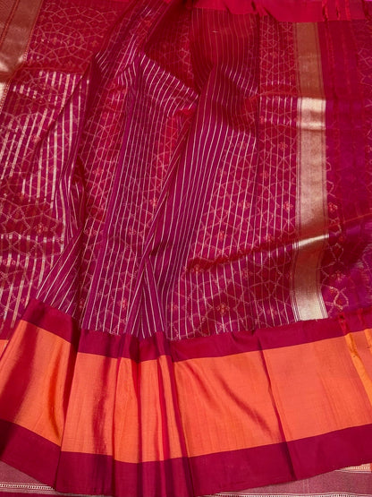 Red Handwoven Pure Banarasi Organza Silk Saree in Kadwa Weave | 100% Pure Kora Silk