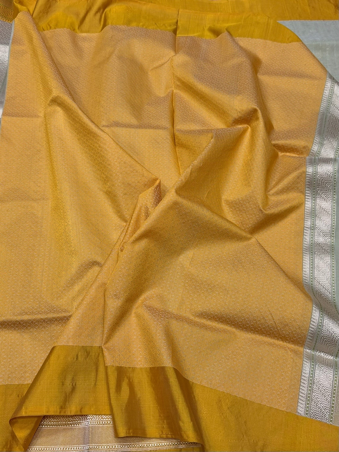 Pista Handwoven Pure Organza Silk Saree