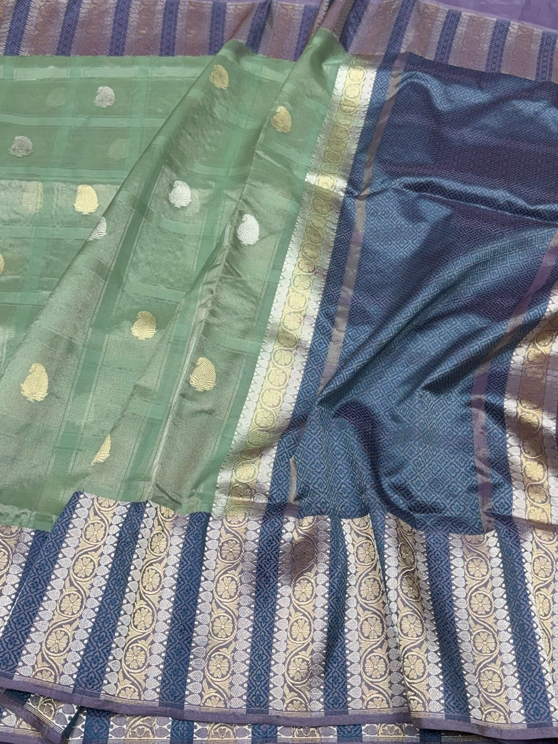 Soft Sea Green Handwoven Pure Banarasi Tissue Saree in Kadwa Weave | Pure Katan Tissue Silk