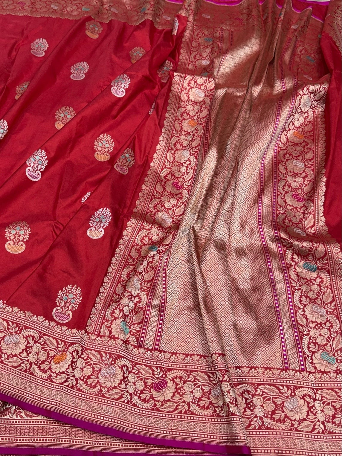 Red Handwoven Pure Banarasi Silk Saree in Kadwa Weave – 100% Katan Mulberry Silk