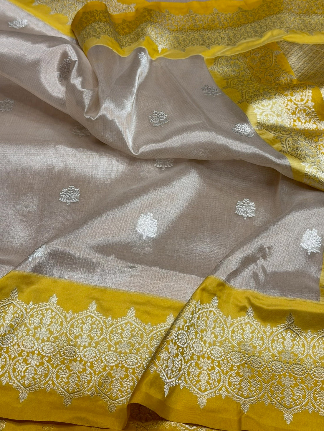 Gold Handwoven Banarasi Pure Tissue Saree