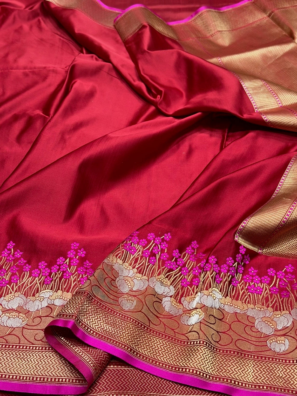 Red Handwoven Pure Banarasi Mashru Satin Silk Saree