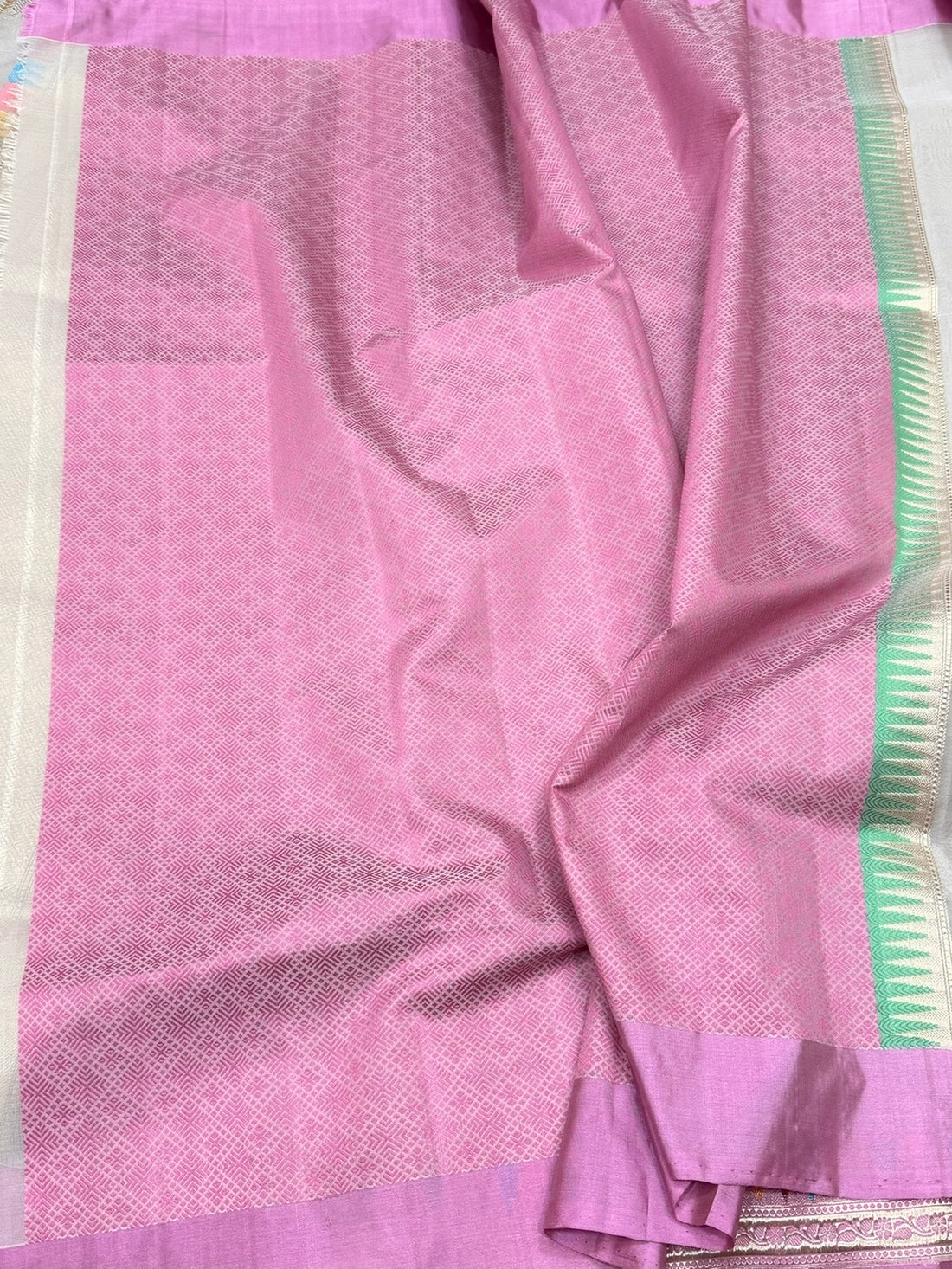 Silver Grey Handwoven Pure Organza Banarasi Silk Saree – Kadwa Weave | Pure Kora–Mulberry Silk Saree