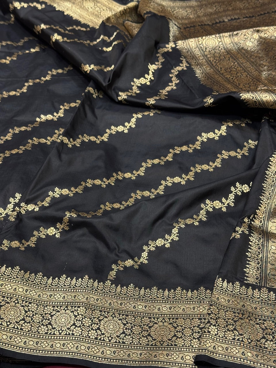 Cross Handwoven Pure Banarasi Silk Saree