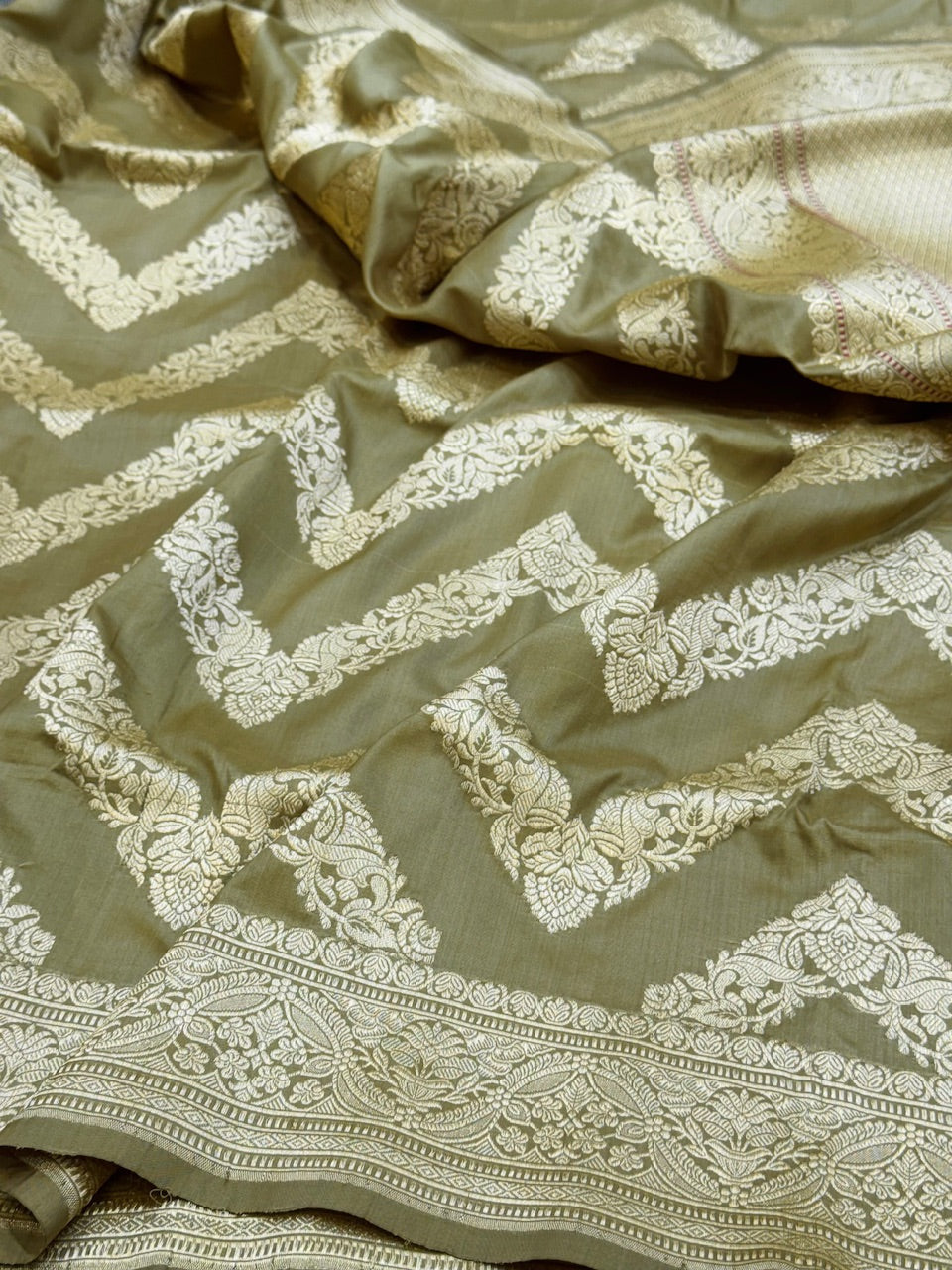 Handwoven Pure Banarasi Silk Saree