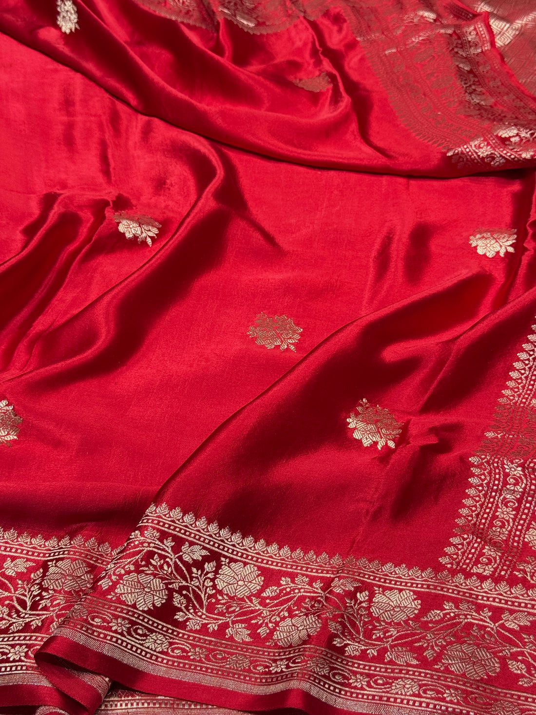 Red Handwoven Pure Banarasi Mashru Silk Saree