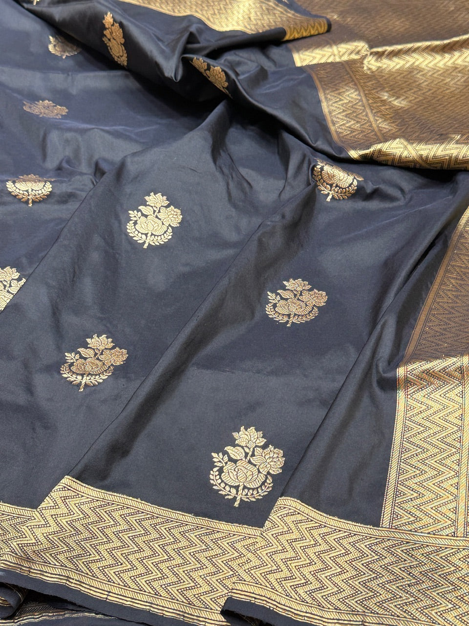 Black Handwoven Pure Banarasi Silk Saree