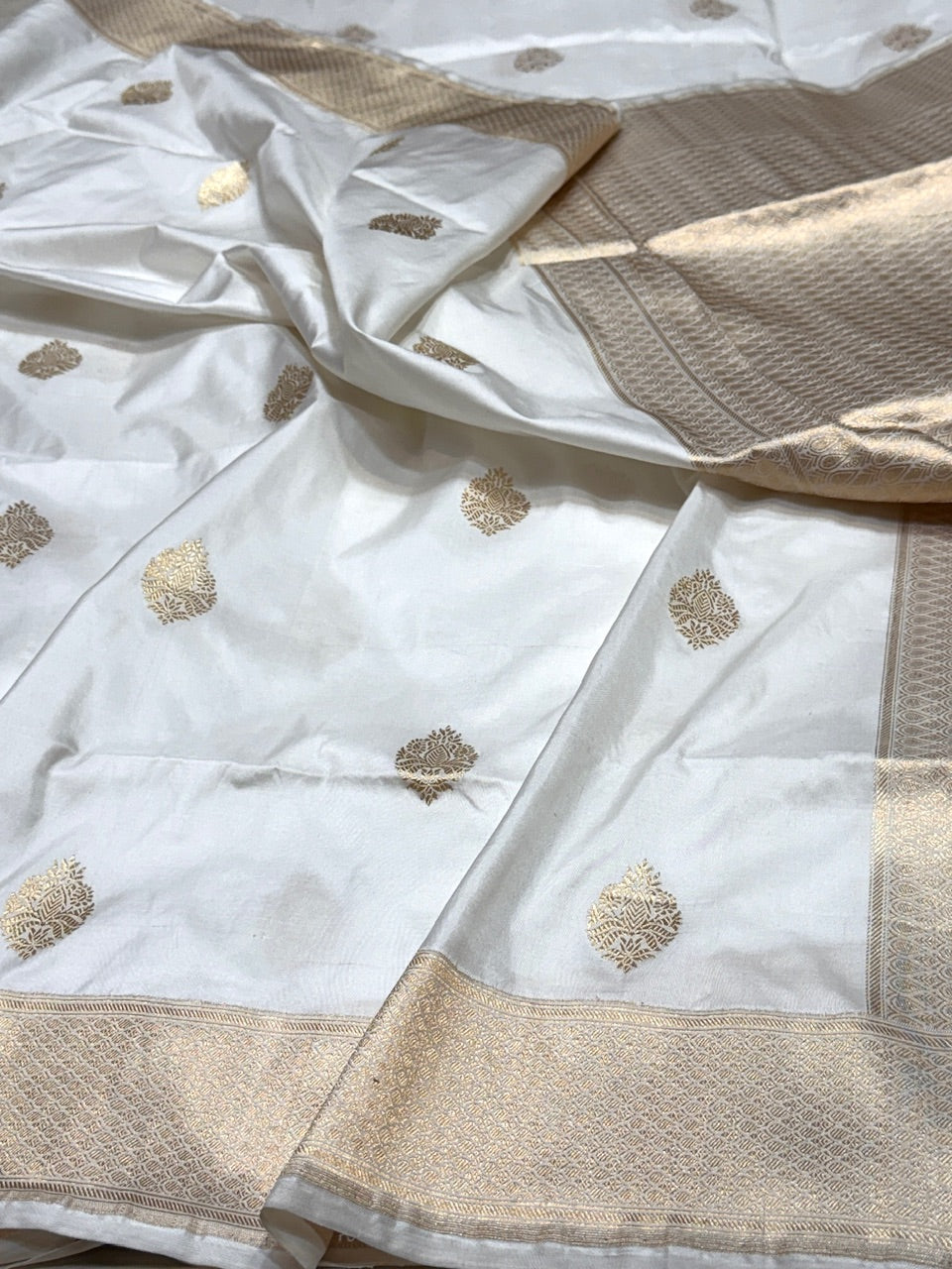 White Handwoven Pure Banarasi Silk Saree