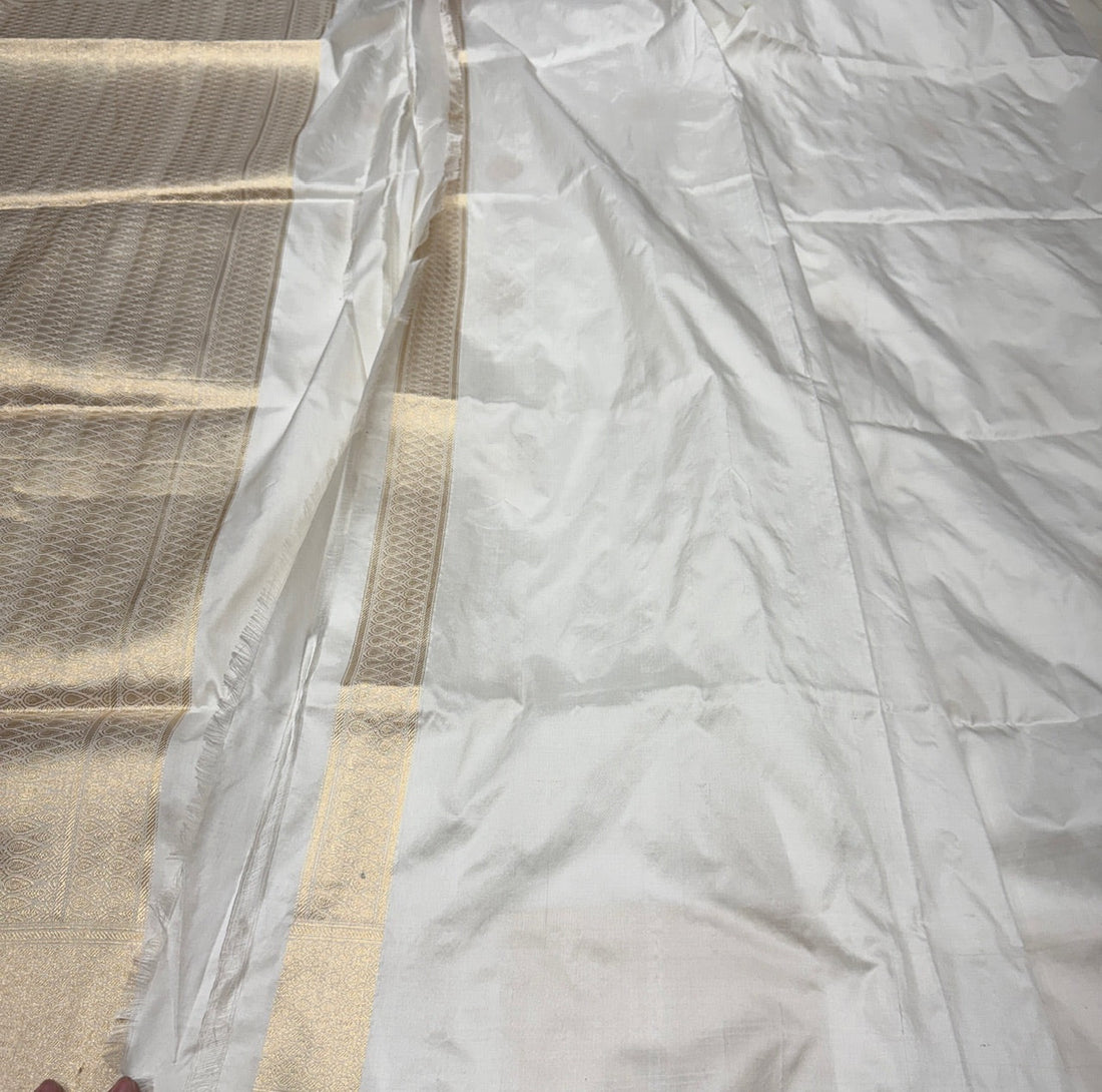 White Handwoven Pure Banarasi Silk Saree