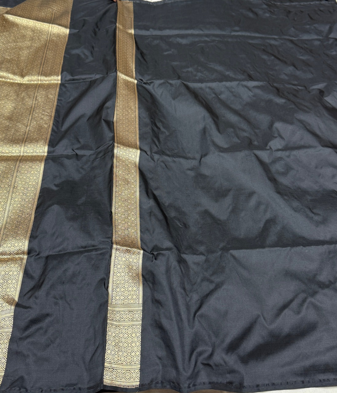 Black Handwoven Pure Banarasi Silk Saree