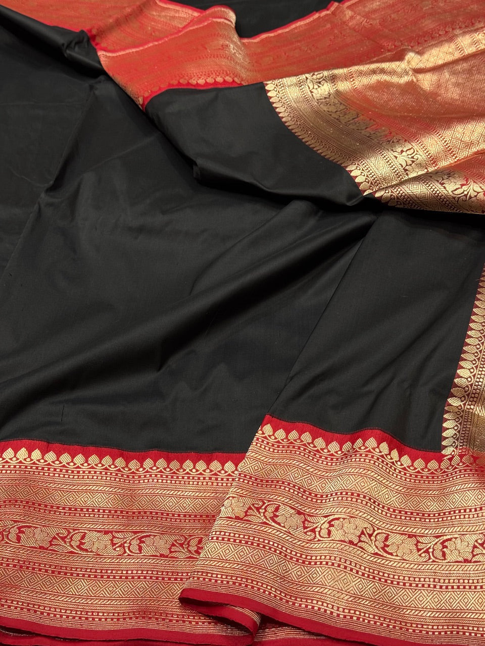 Black Handwoven Pure Banarasi Silk Saree