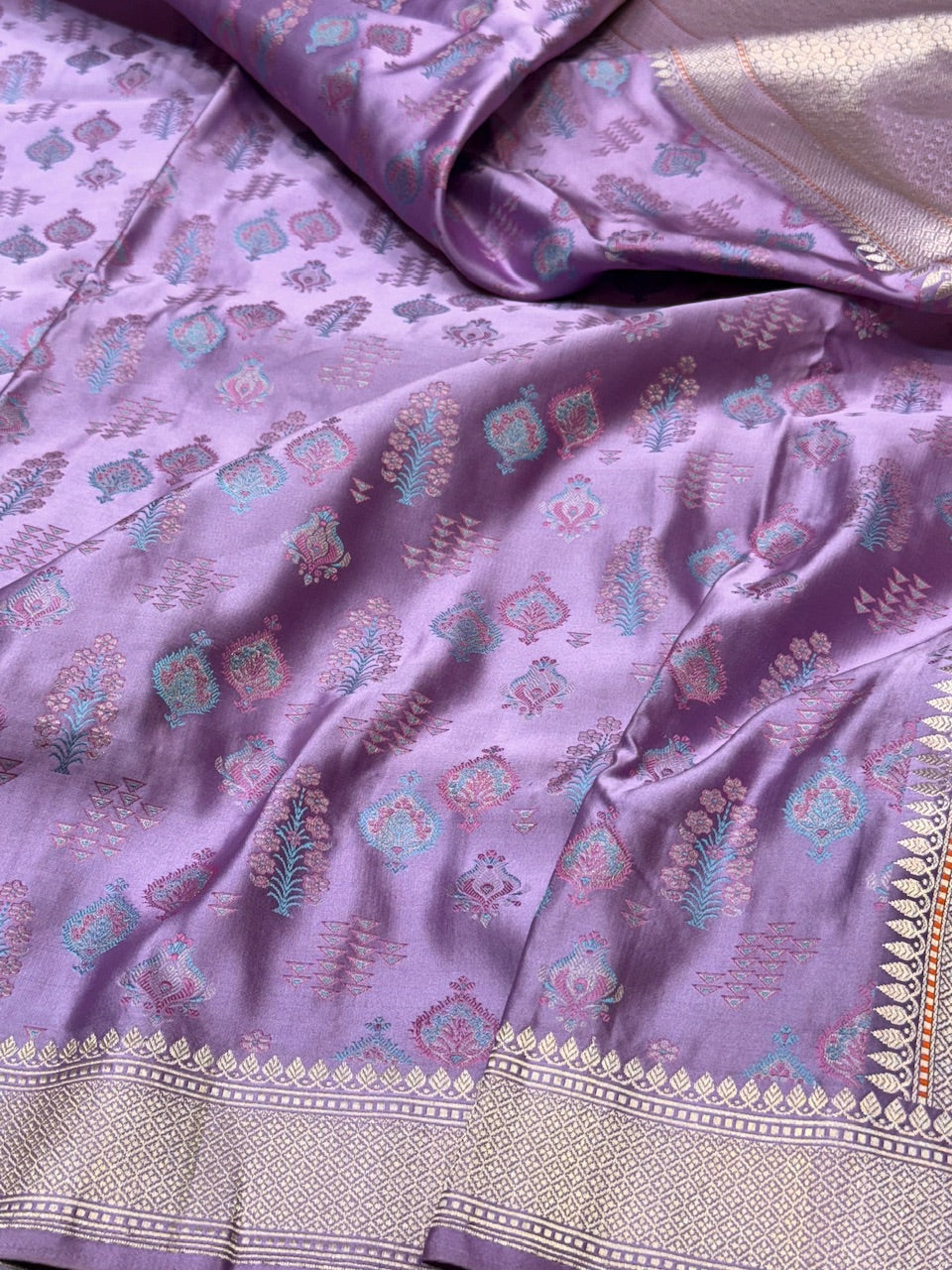 Lavender Handwoven Pure Banarasi Satin Tanchoi Silk Saree