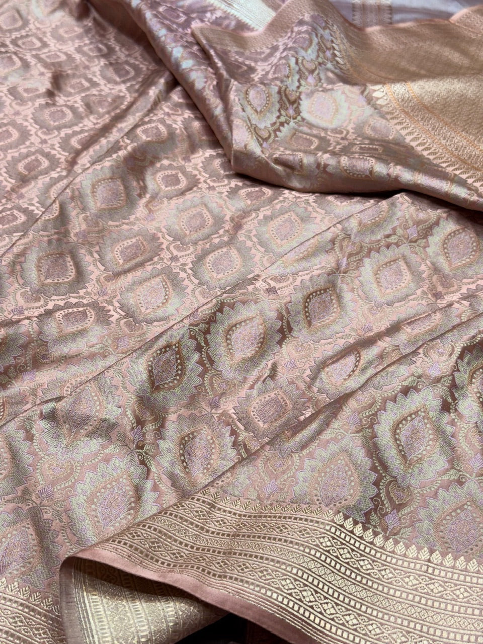 Lilac Handwoven Pure Banarasi Satin Tanchoi Silk Saree
