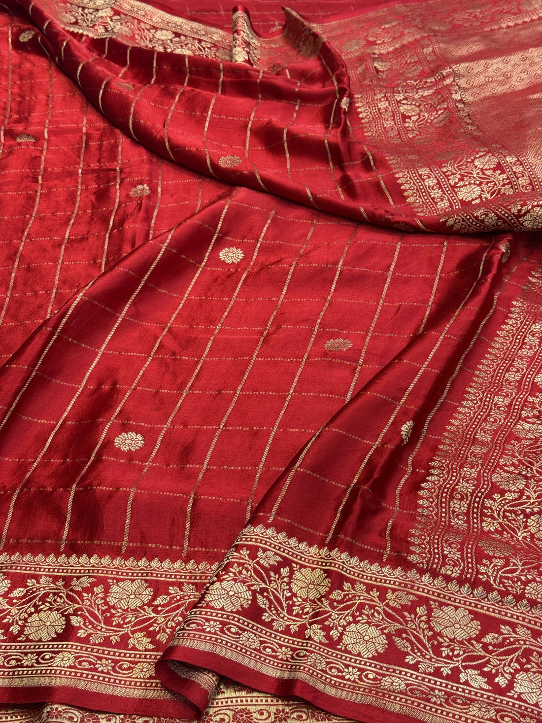 Red Handwoven Pure Banarasi Mashru Silk Saree