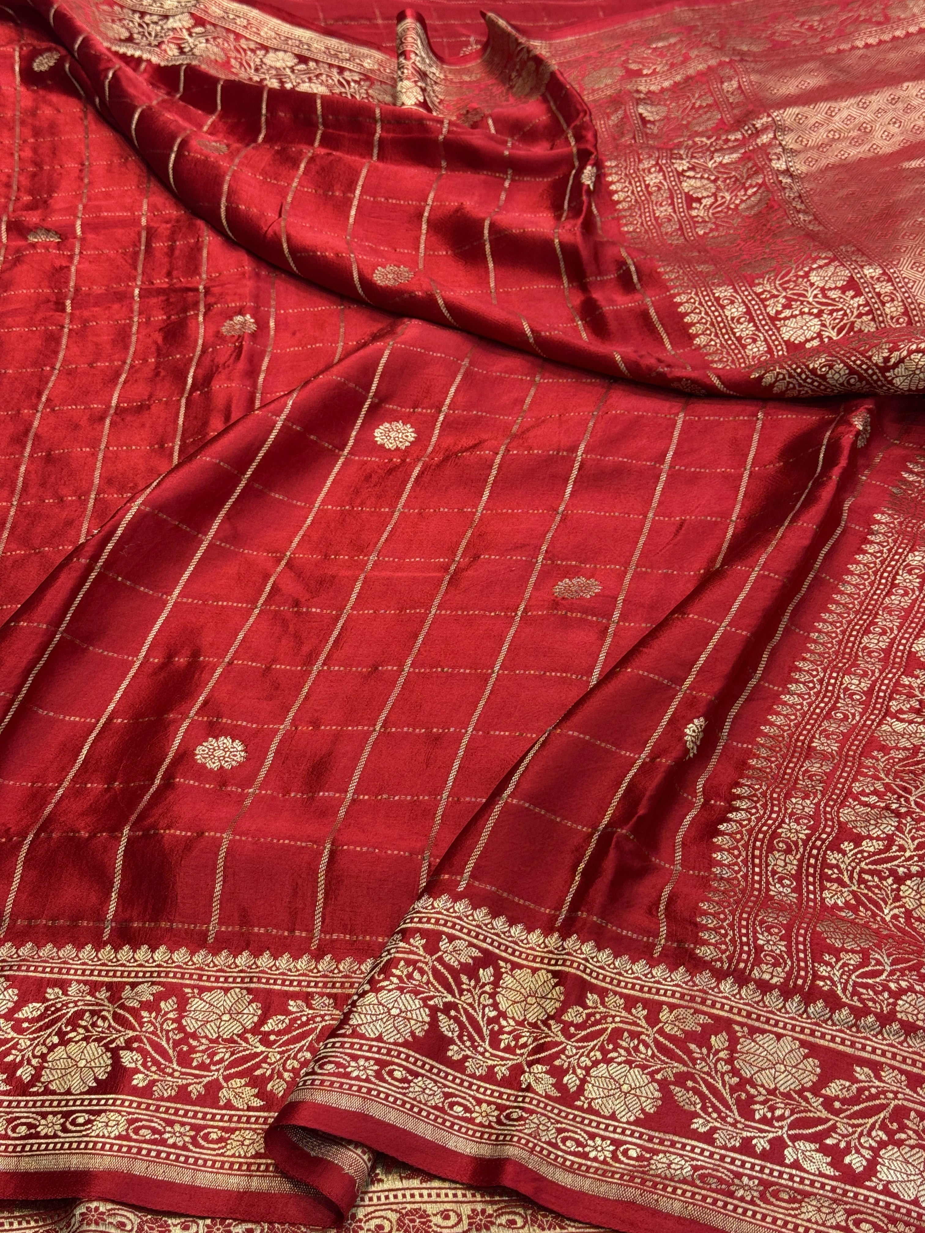 Red Handwoven Pure Banarasi Mashru Silk Saree