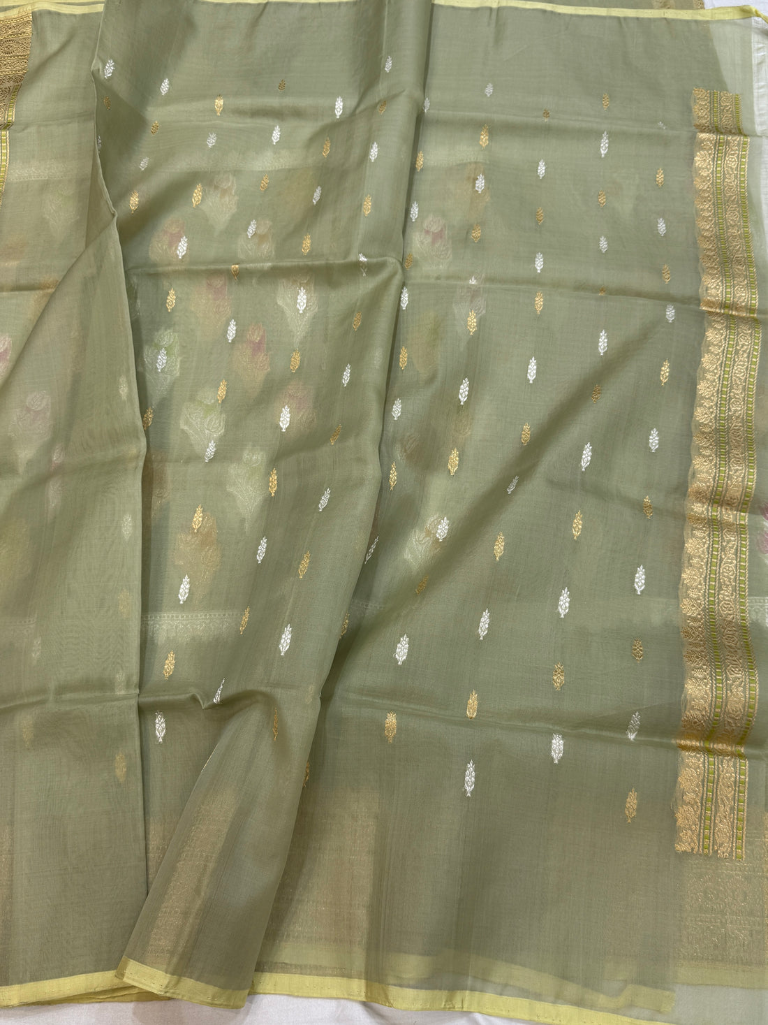 Pista Handwoven Pure Ektara Organza Saree