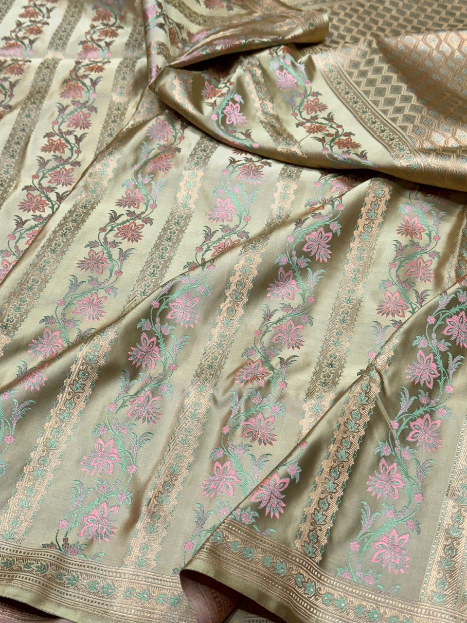 Cream Handwoven Banarasi Pure Satin Tanchoi Silk Saree