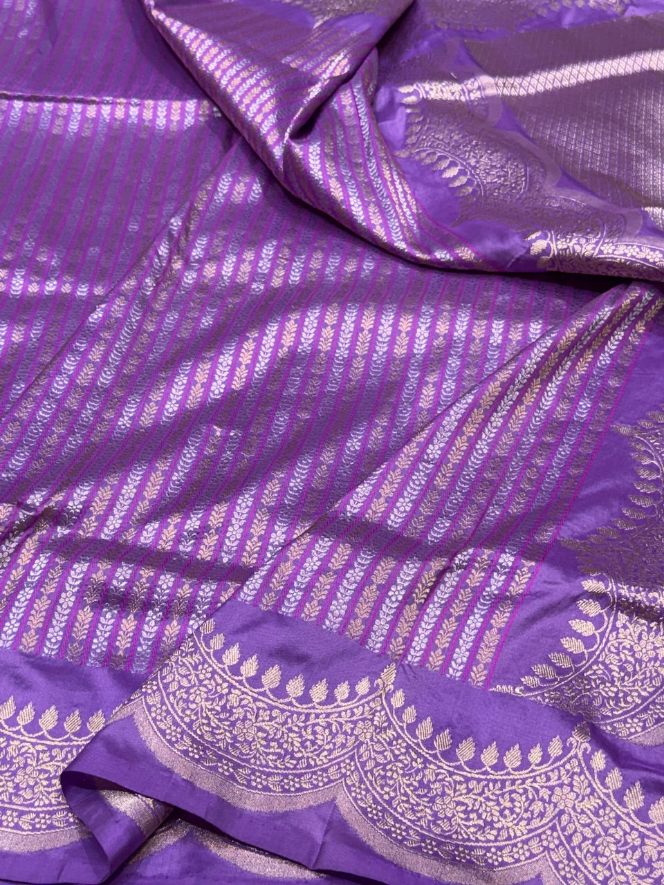 Lavender Handwoven Banarasi Scallop Border Saree