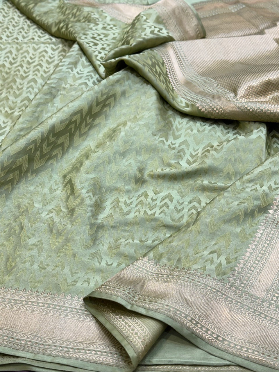 Pista Handwoven Pure Banarasi Satin Silk Saree