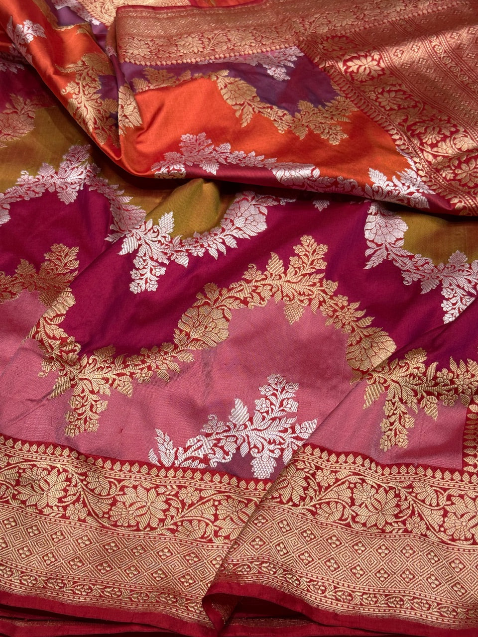 Red Rangkaat Handwoven Pure Banarasi  Saree