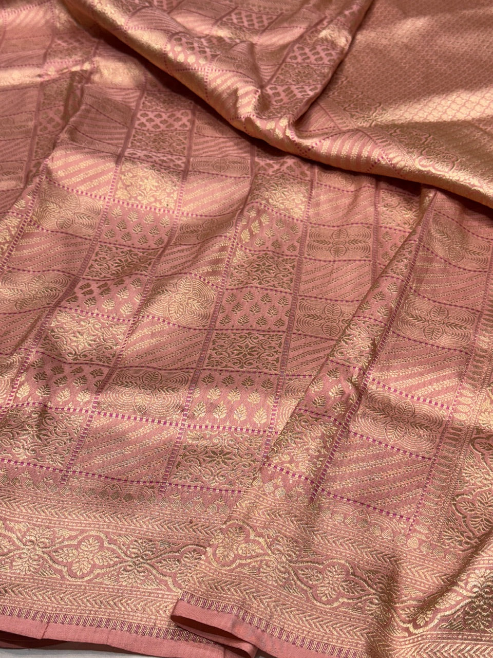 Red Rangkaat Handwoven Pure Banarasi  Saree