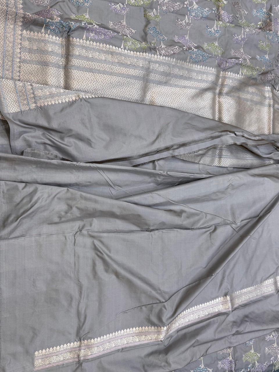 Lilac Grey Handwoven Pure Banarasi Silk Saree