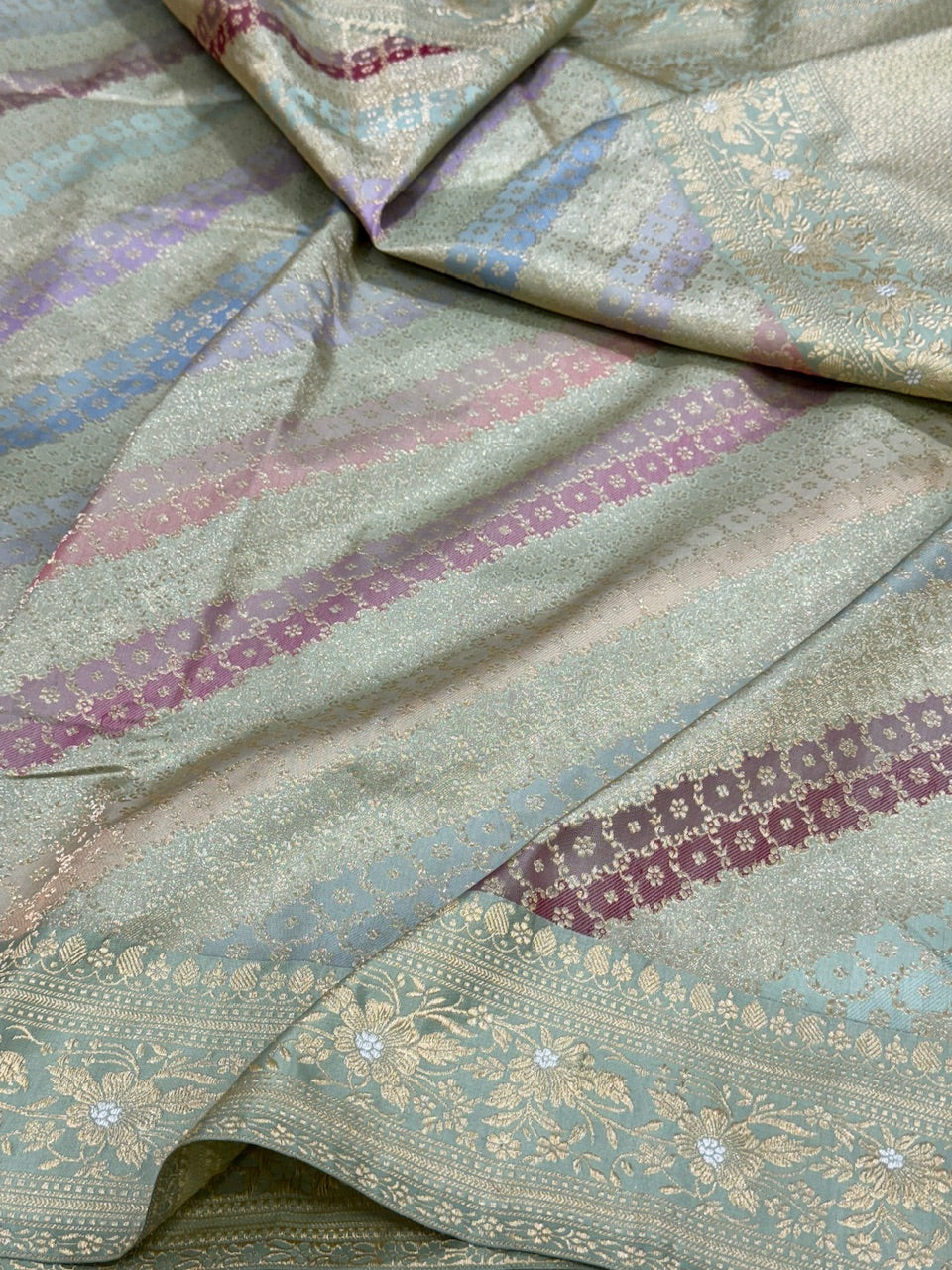 Pista Ektara Rangkaat Handwoven Banarasi Saree