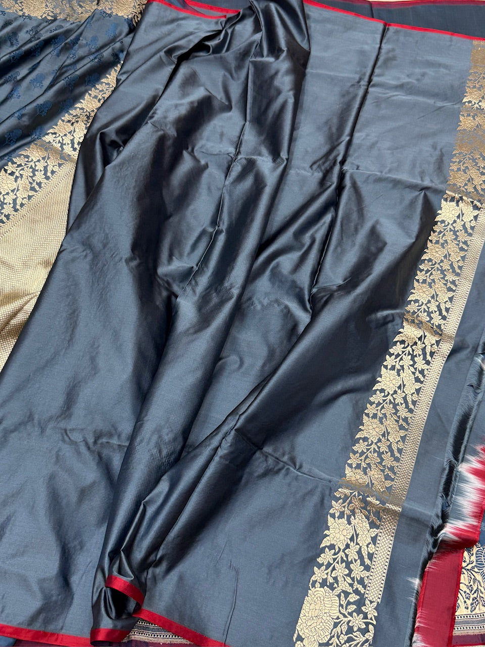 Rose Border Handwoven Pure Banarasi Satin Tanchoi Silk Saree