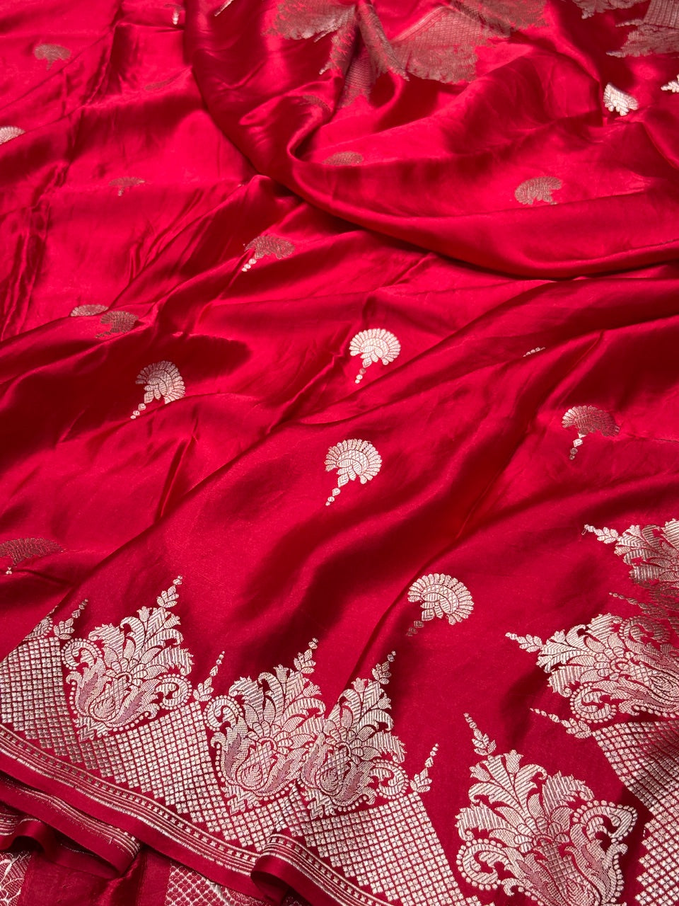 Red Handwoven Pure Banarasi Mashru Silk Saree