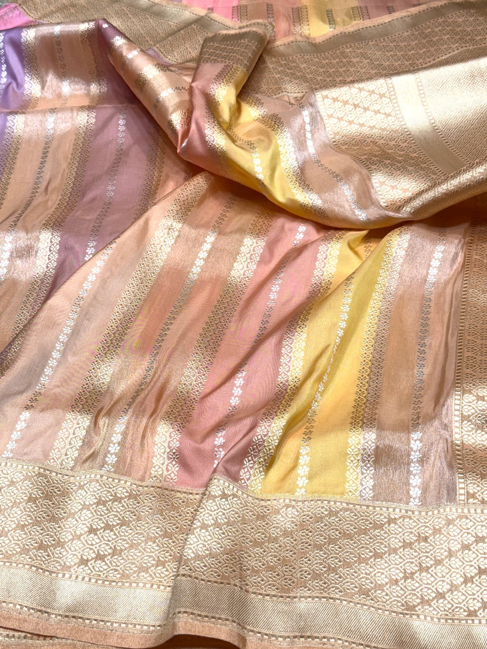 Handwoven Banarasi Rangkaat Tissue Saree