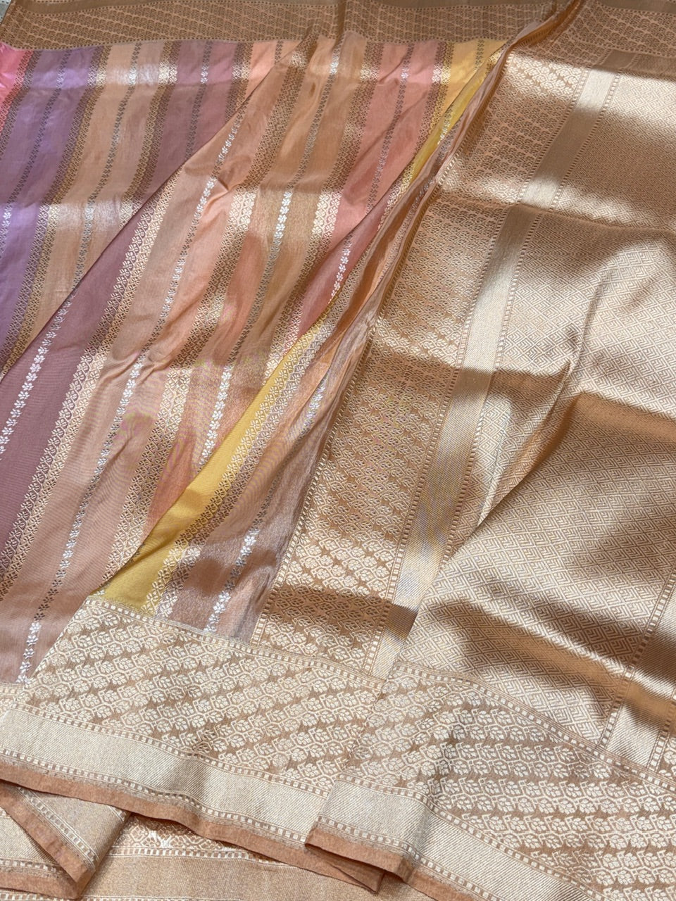 Handwoven Banarasi Rangkaat Tissue Saree