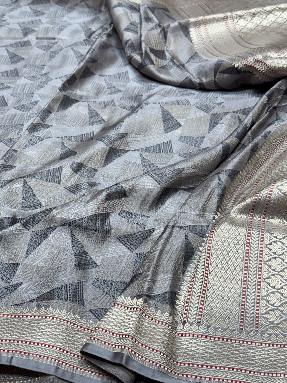 Grey Handwoven Pure Banarasi Satin Tanchoi Silk Saree