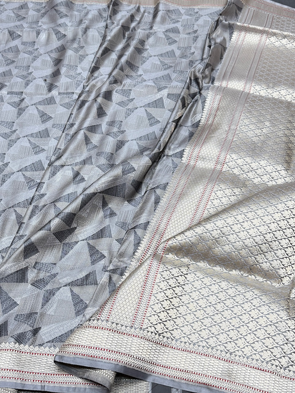 Grey Handwoven Pure Banarasi Satin Tanchoi Silk Saree