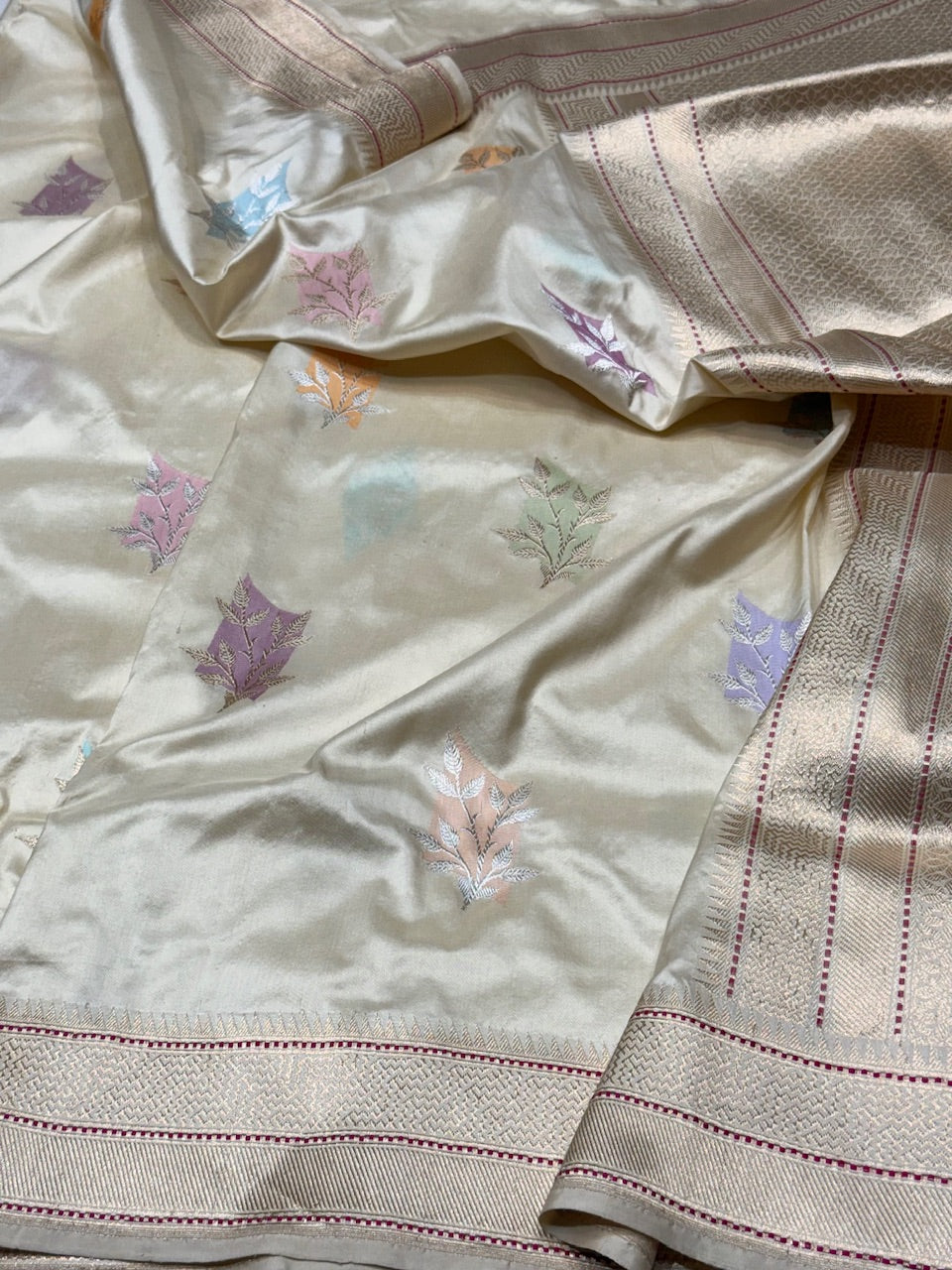 Ivory Handwoven Pure Banarasi Silk Saree