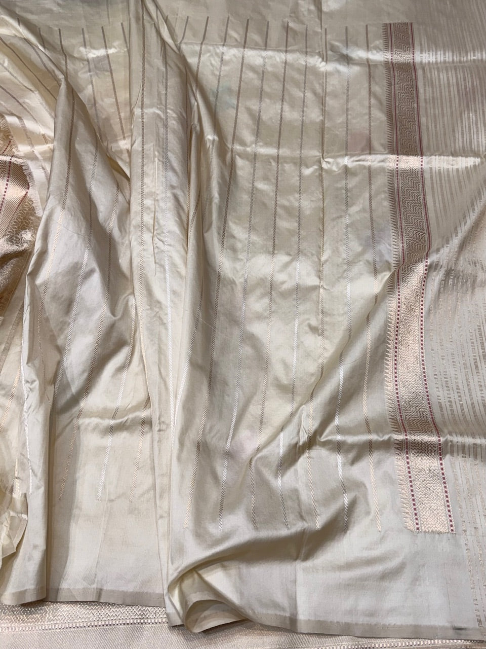 Ivory Handwoven Pure Banarasi Silk Saree