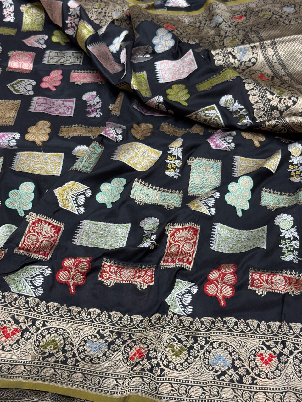 Black Handwoven Banarasi Pure Silk Saree