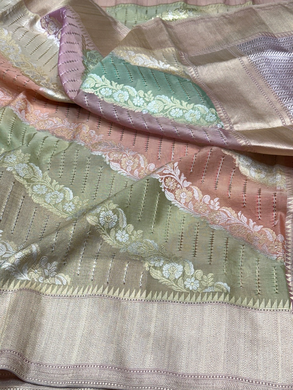 Pista Rangkaat Handwoven Pure Banarasi Saree
