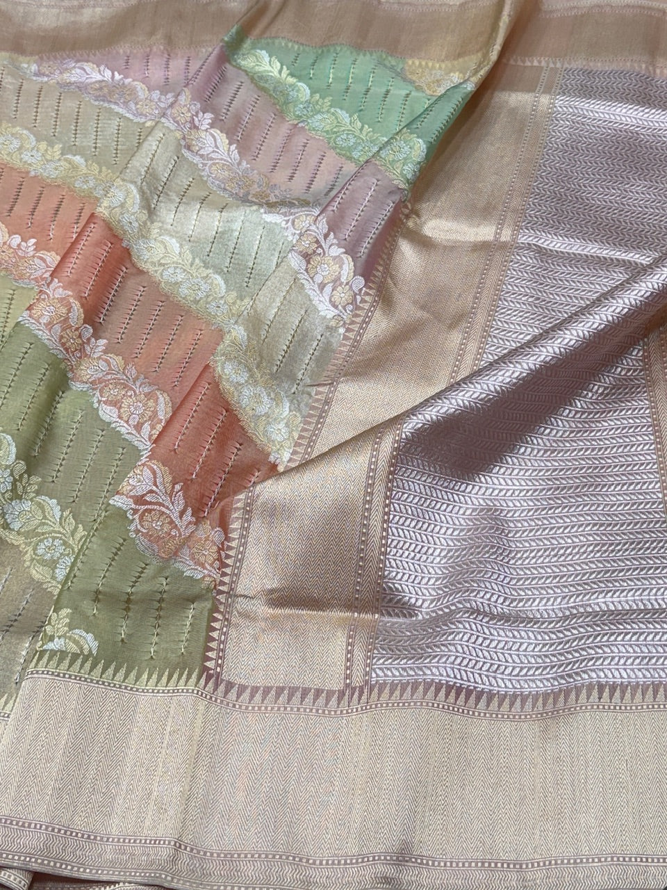 Pista Rangkaat Handwoven Pure Banarasi Saree