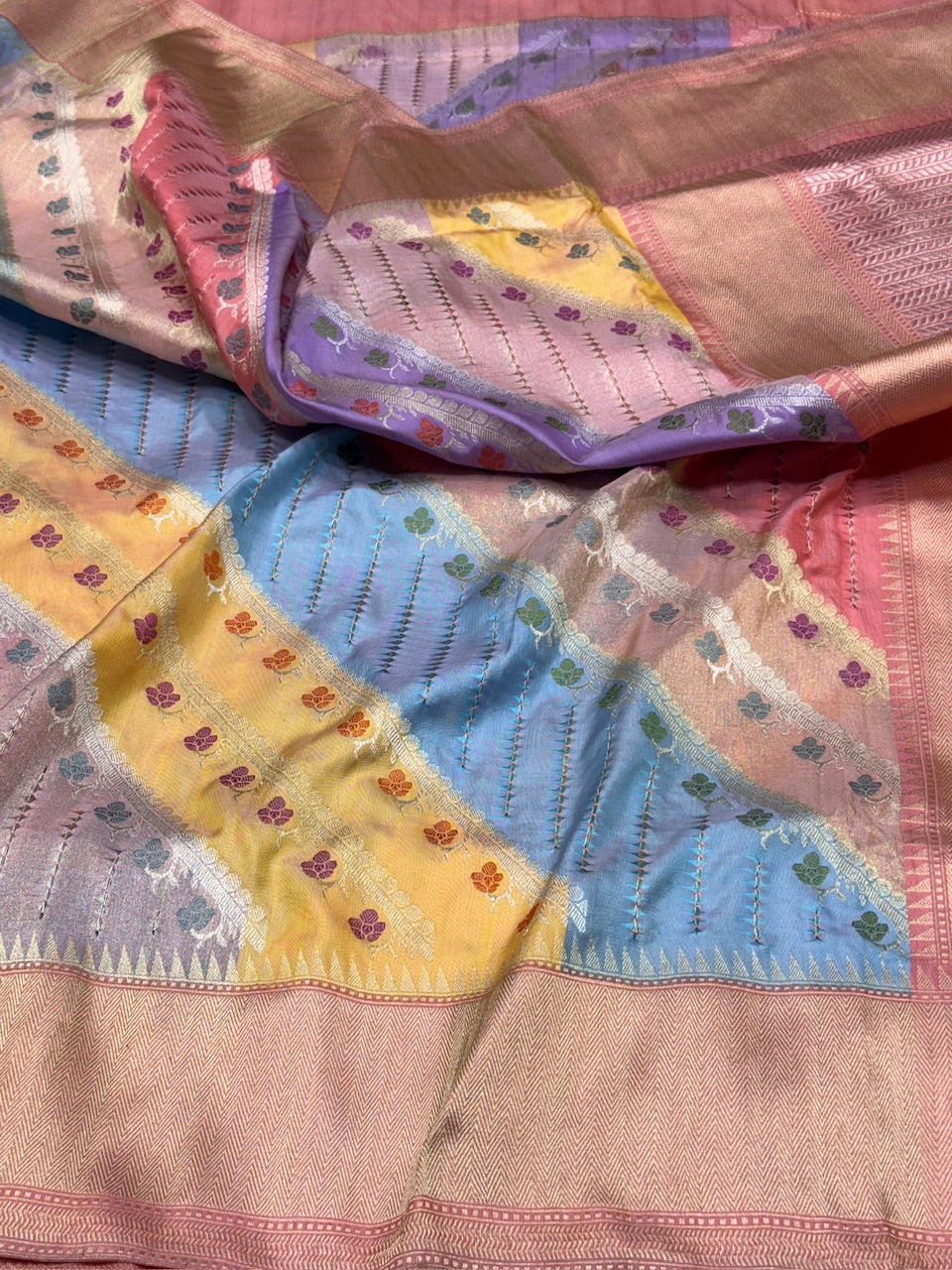 Peach Rangkaat Handwoven Pure Banarasi Saree
