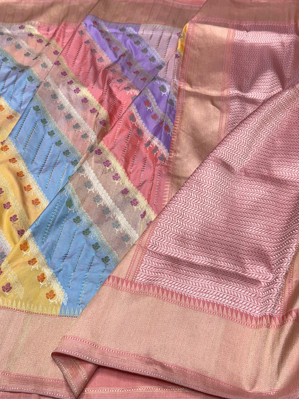 Peach Rangkaat Handwoven Pure Banarasi Saree