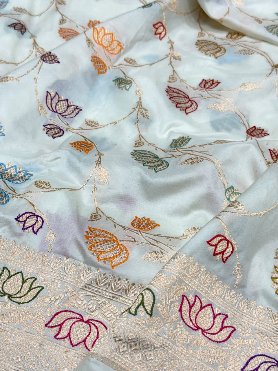 White Handwoven Banarasi Pure Silk Saree