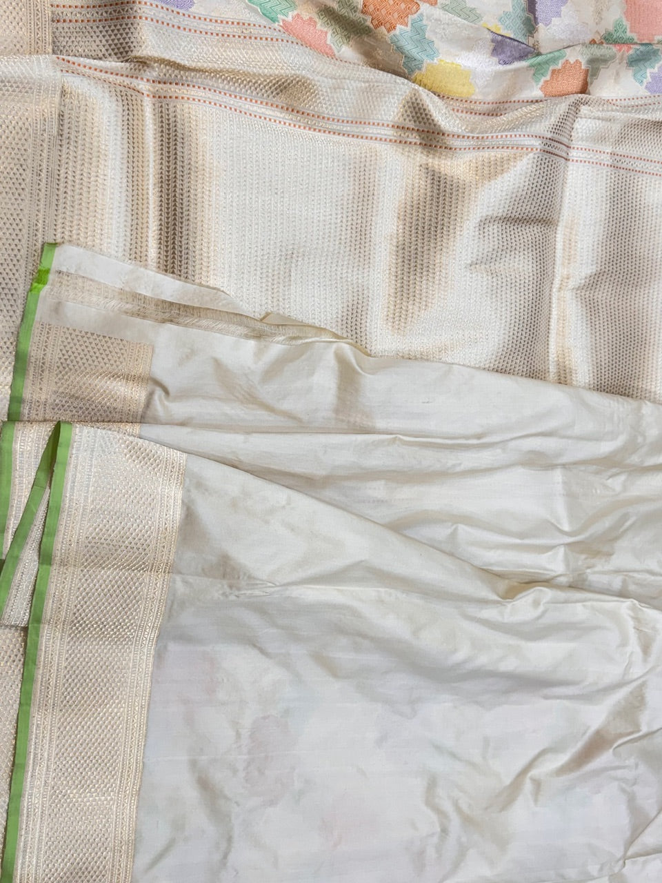 White Rangkaat Handwoven Banarasi Saree