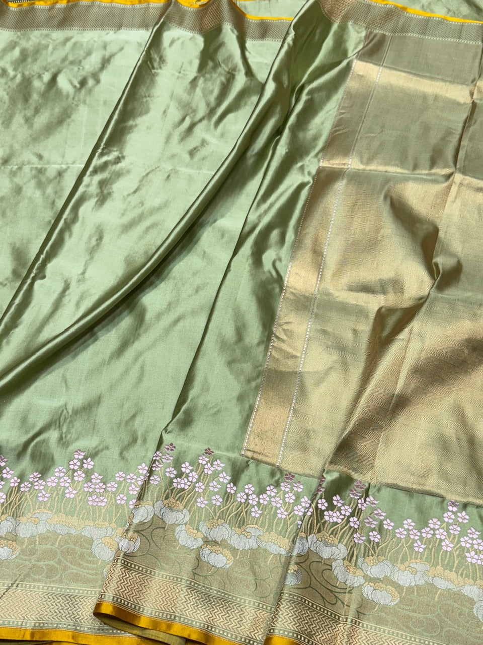 Pista Handwoven Banarasi Pure Mashru Satin Silk Saree